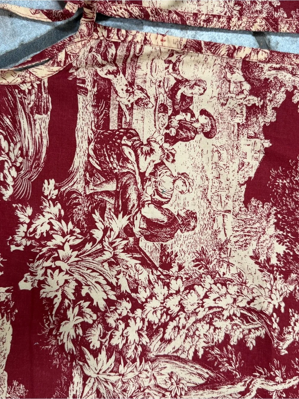 Christmas Tree Skirt Colonial Country Scene Red and Cream 50” Vintage